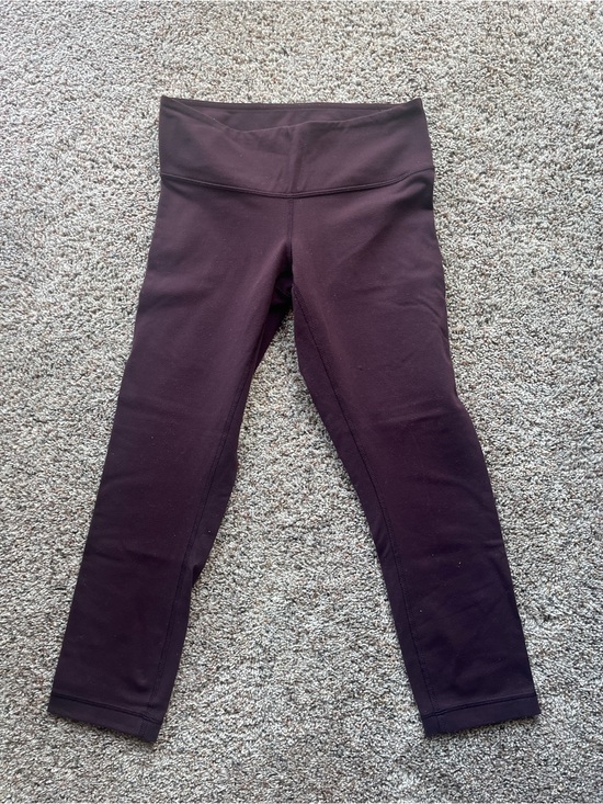 lululemon athletica Pants - Women’s Capri Cropped Leggings in Plum Purple